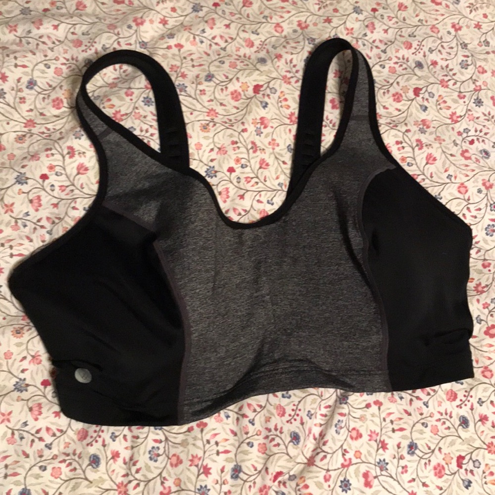 Livi Active sports bra size 42F